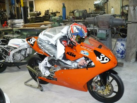 Ajustement d'une combinaison moto