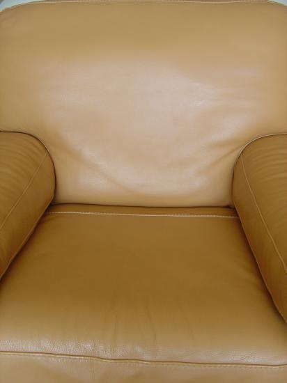 Réparation brûlure de cigarette sur fauteuil cuir