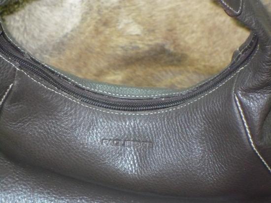 Changer une fermeture éclair sur un sac à main