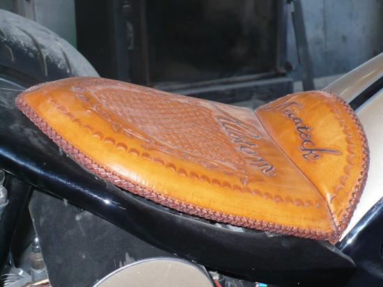 Fabrication sur mesure d'une selle de moto