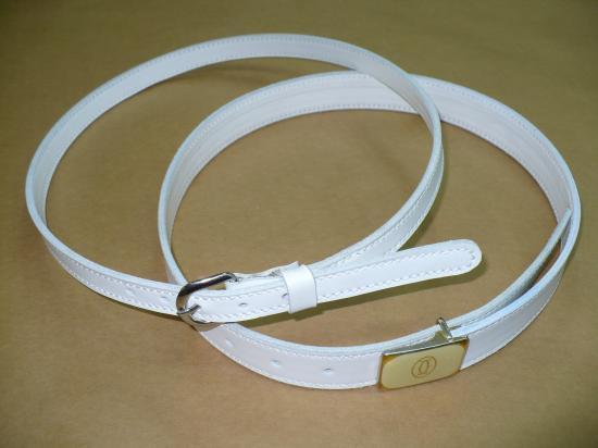 Ceintures en cuir blanc